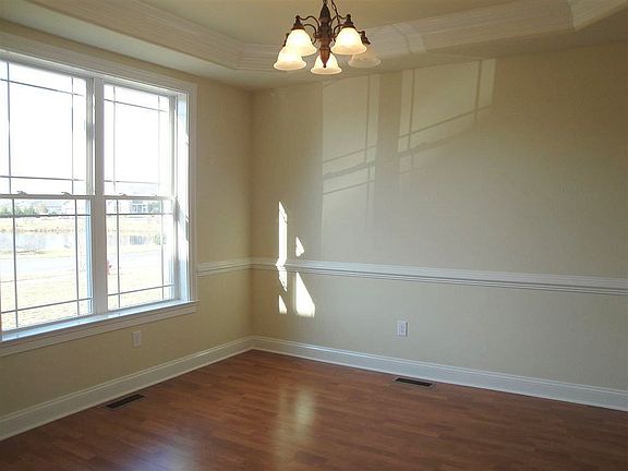 3rd image of 33850 Connecticut Ave