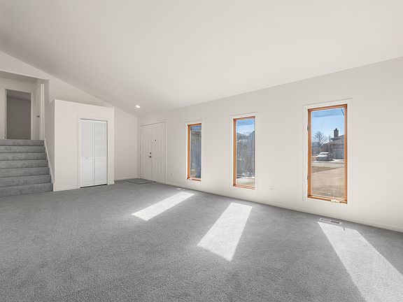 4th image of 1173 Robert Ln