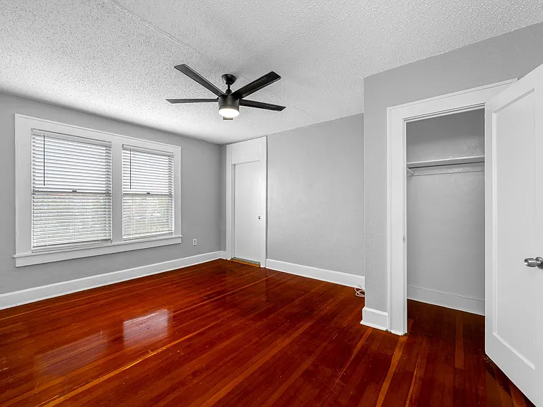 324 Grove St N — Photo 9