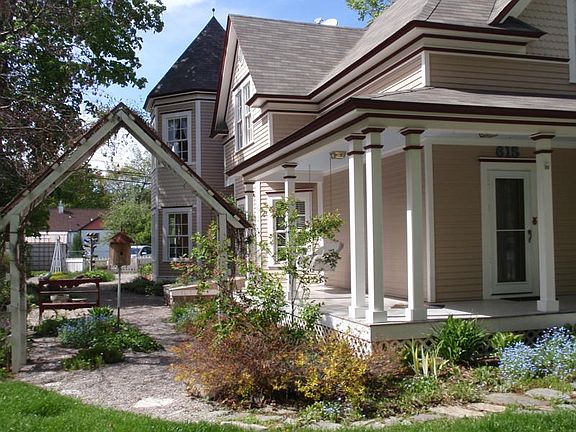 3rd image of 615 Woodford Ave