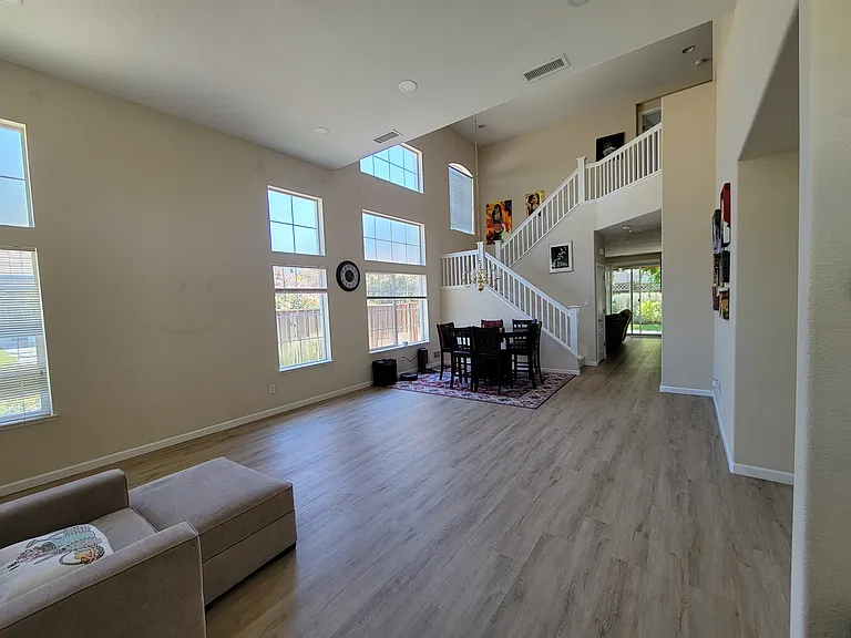 220 Primrose Dr — Photo 5