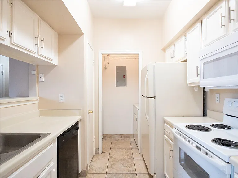 6500 Harbor Town Dr #3402 — Photo 9