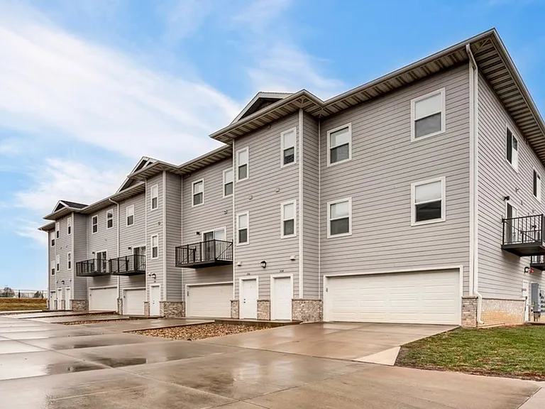 Pinnacle Villages - Waverly — Photo 24