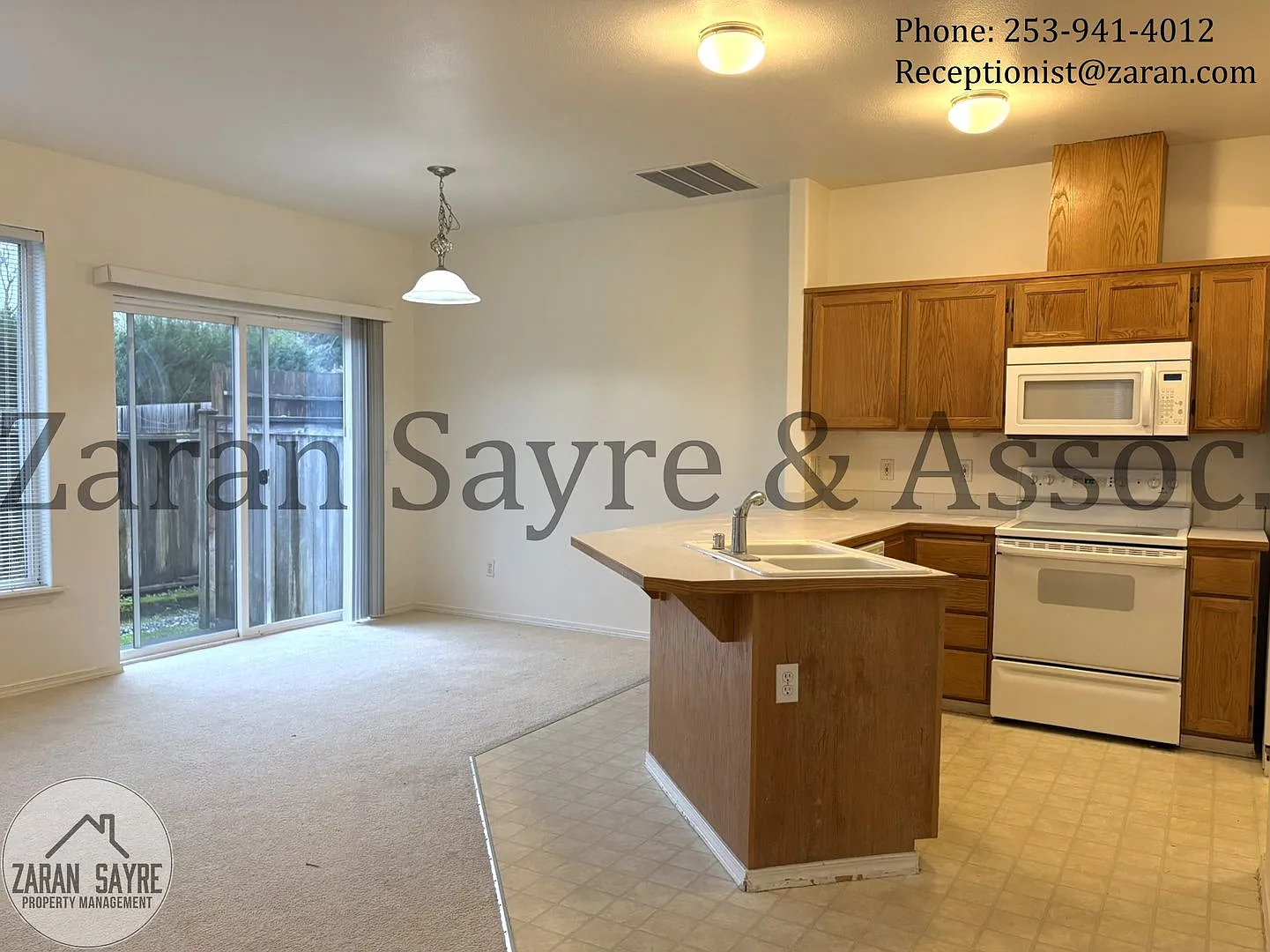 178- Great 3 Bedroom Townhouse Condo in Milton! — Photo 2