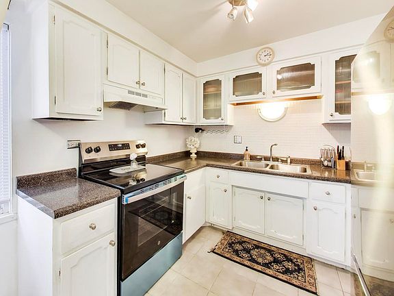 5th image of 1125 W Lunt Ave APT 303