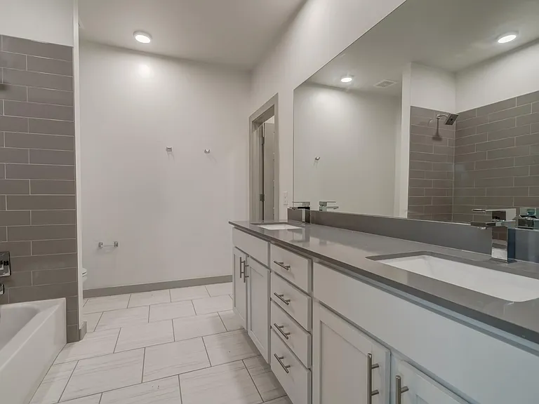 13513 Vinita Dr — Photo 11