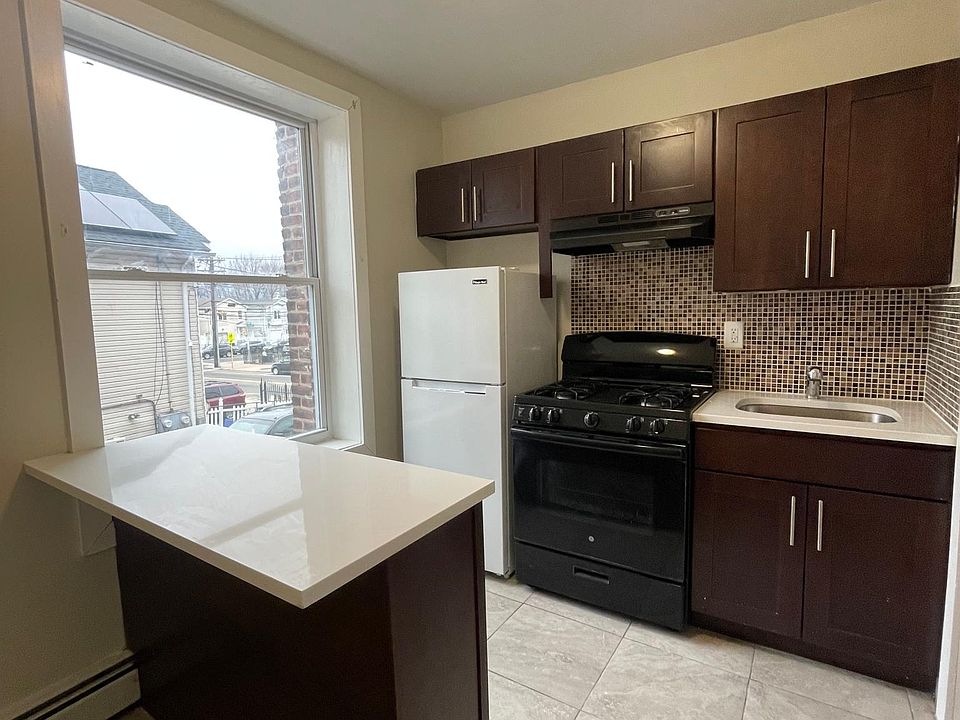 1st image of 901 Bergen St #2R