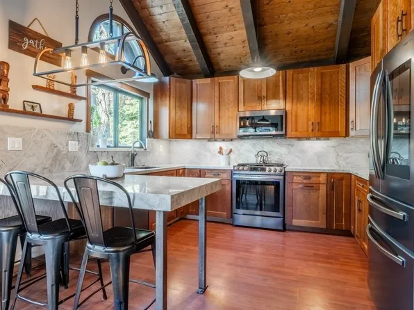 156 Forest Trl, Mammoth Lakes, CA 93546