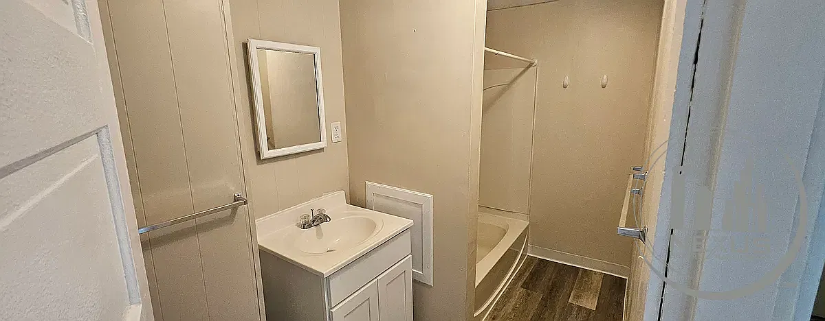 3 bed, 1000 sqft, $2,200 — Photo 4