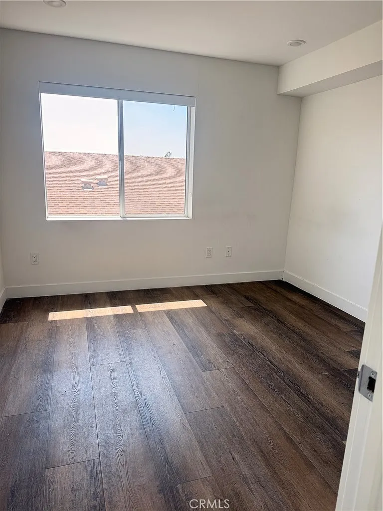 3 bed, 3.5 bath, 1382 sqft, $4,000 — Photo 4