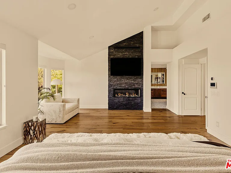 22303 Dunmore Dr — Photo 19