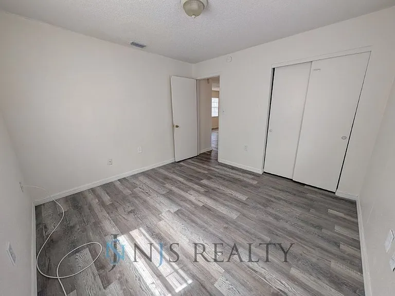 8151 Hixton Dr — Photo 12