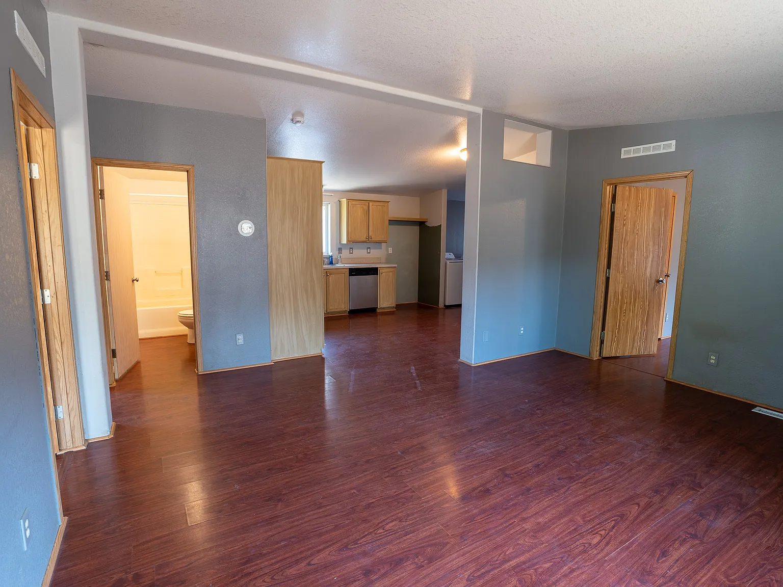 4 bed, 1080 sqft, $2,500 — Photo 2
