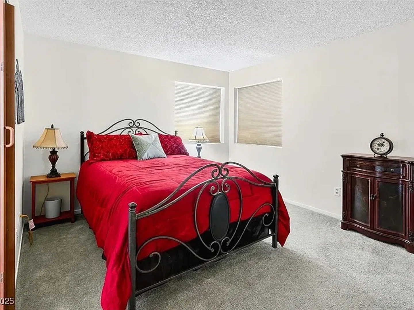 Full Time Rental - Partially Furnished — Photo 4