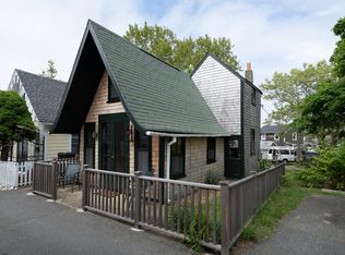 21 Rock Ave, Oak Bluffs, MA 02557