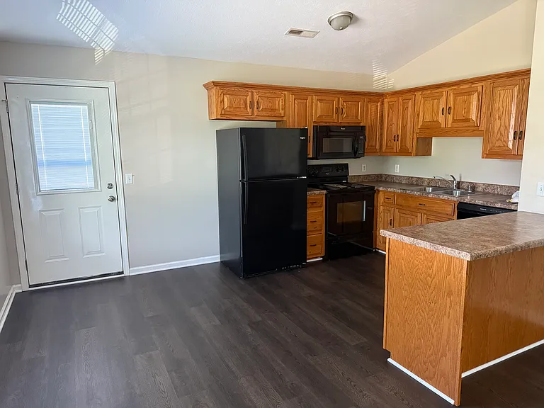 305-309 Ymca Way #307C-309B-309C — Photo 2
