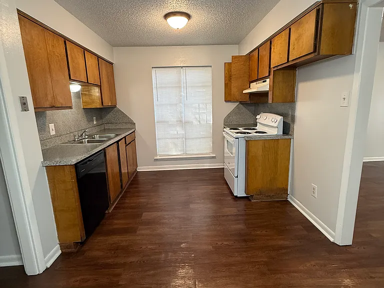 6 Harroun Ct #B — Photo 7