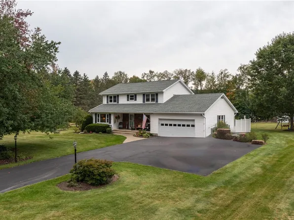 101 Pleasantside Dr, Wayland, NY 14572