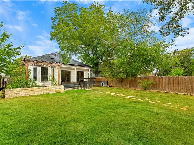 1018 Burnet St — Photo 30