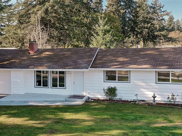 12208 Edgewood Ave SW — Photo 1