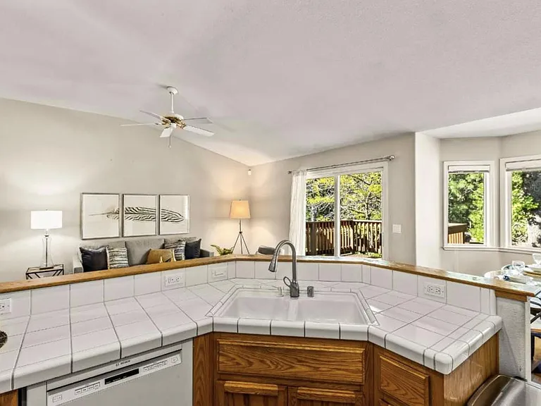 687 Morgan Ranch Dr — Photo 12