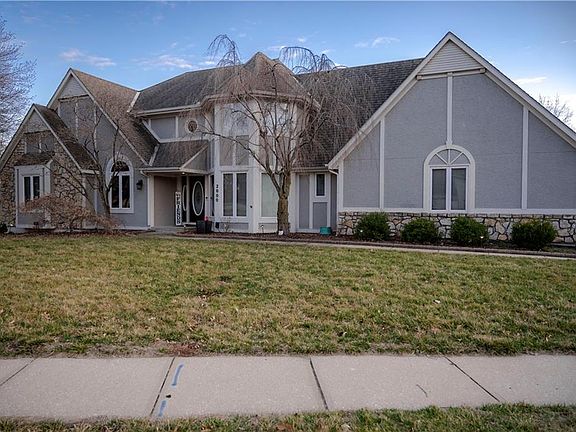 2nd image of 2000 NE Waterfield Pl