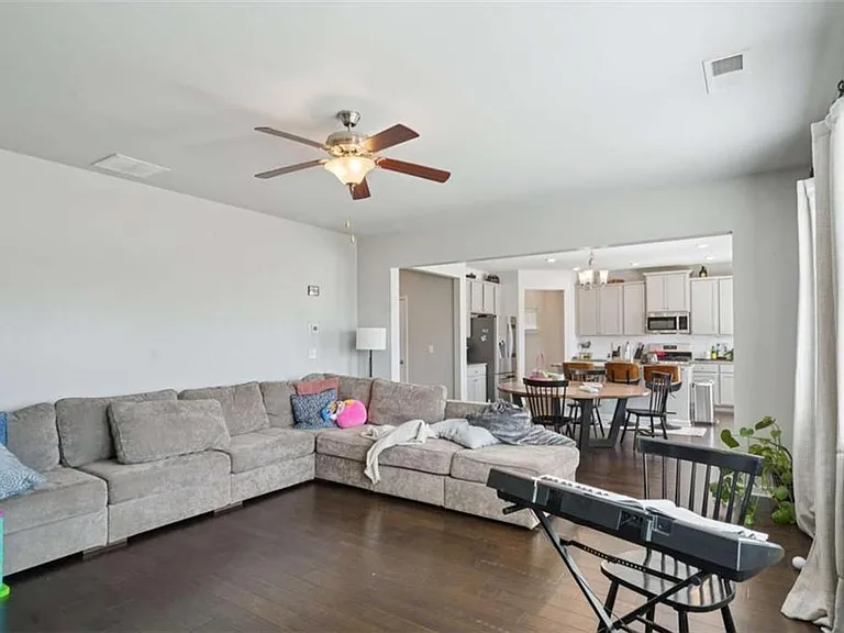 3605 Broadwick Ln — Photo 5