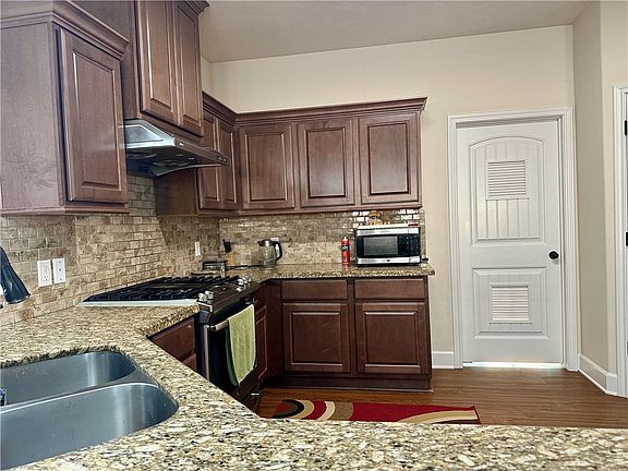 5th image of 1006 Dove Run Trl