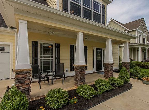 2nd image of 1051 Kalmia Cir