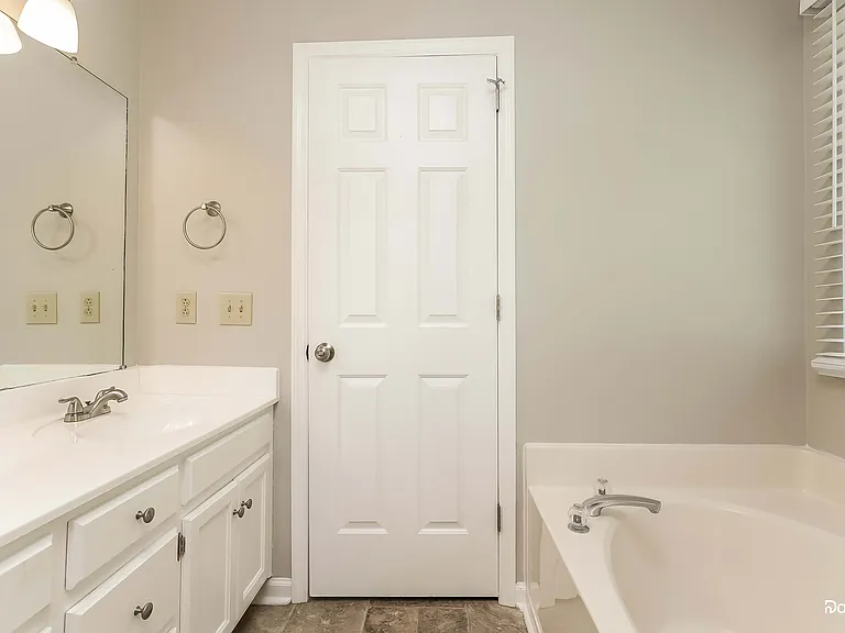 806 Allison Ct — Photo 12