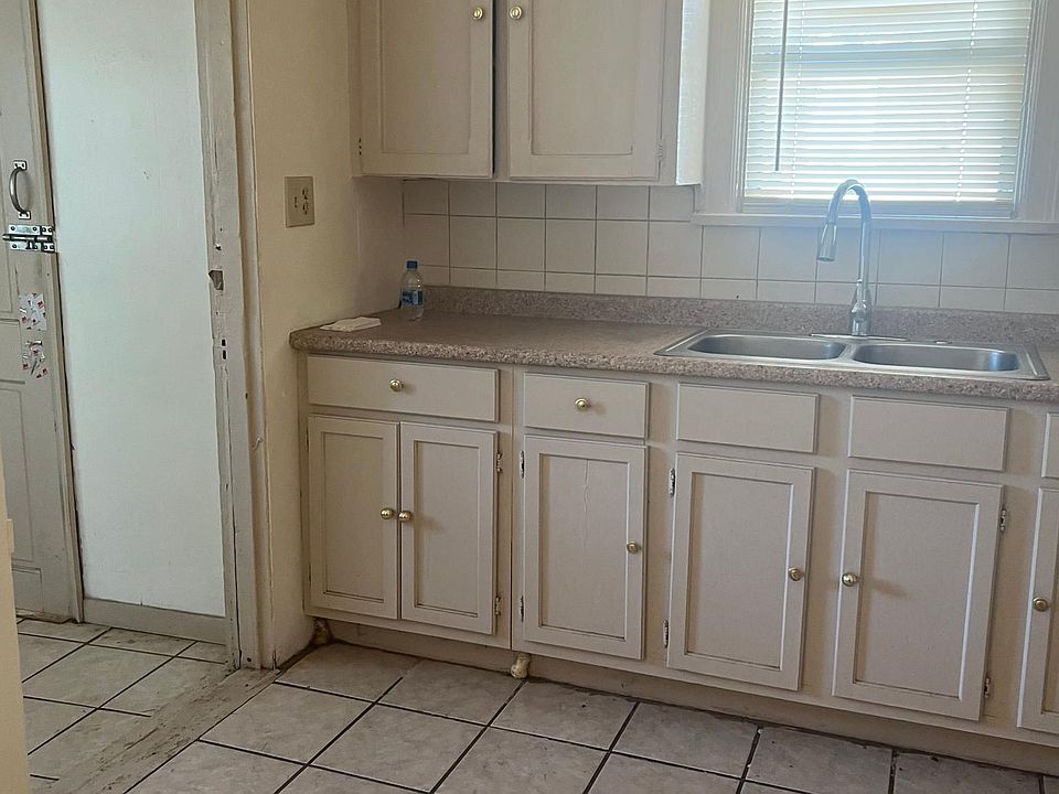 1st image of 1220 SW 31st St