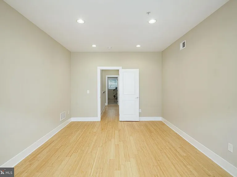 2544 Montrose St — Photo 12