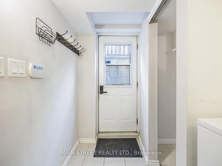 10 Usherwood St #BASEMENT — Photo 2