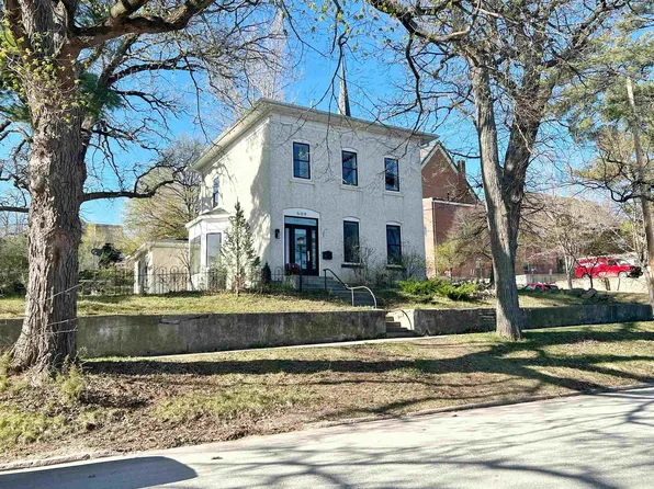 509 W Main St, Decorah, IA 52101