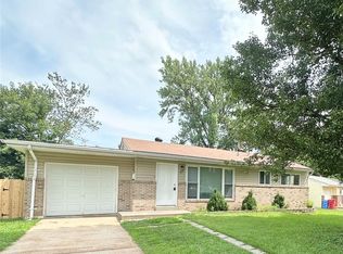 17 Montclair Ct, Florissant, MO 63033