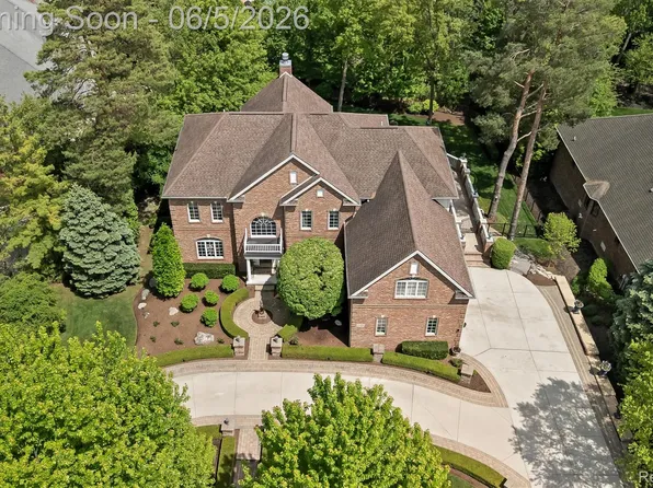 61496 Beacon Hill Dr, Washington, MI 48094