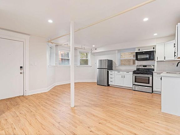 5th image of 3036 N Davlin Ct #G