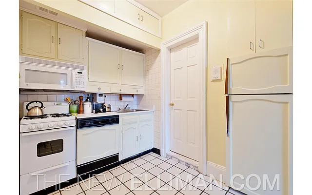 Sold by Douglas Elliman | media 18