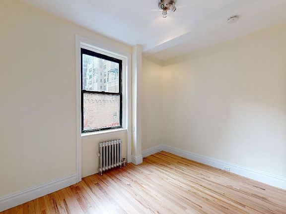 5th image of 305 W 45th St APT 5a