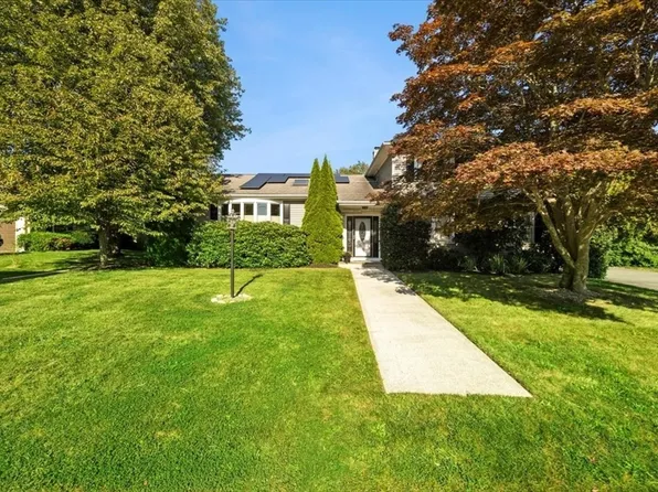 25 Joseph St, Dartmouth, MA 02747