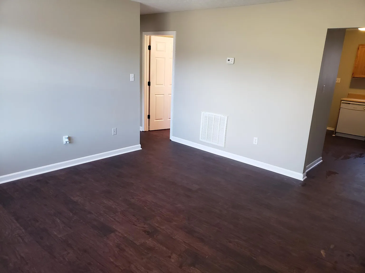 2 bed, 850 sqft, $1,100 — Photo 2