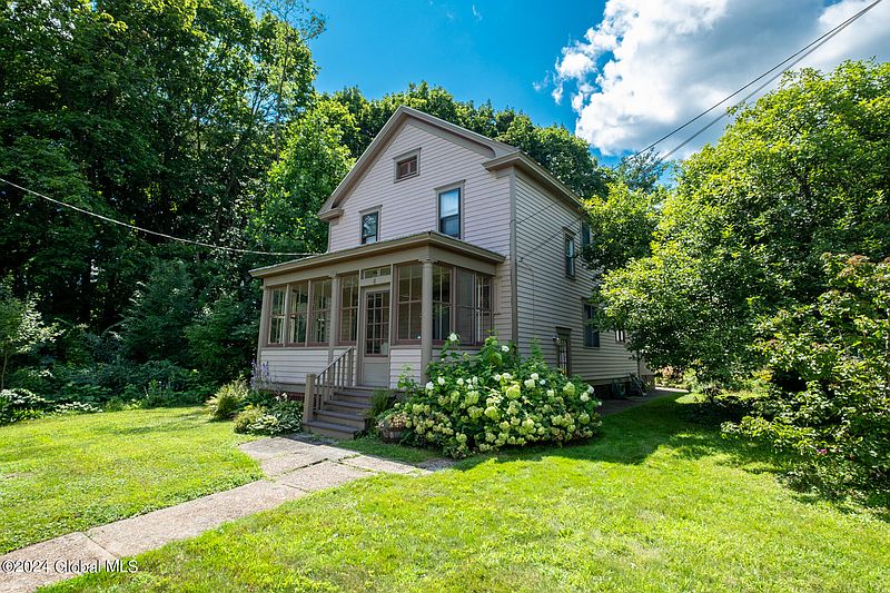 2nd image of 4 Buell Avenue
