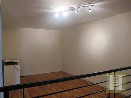 4th image of 444 Throop Ave #1