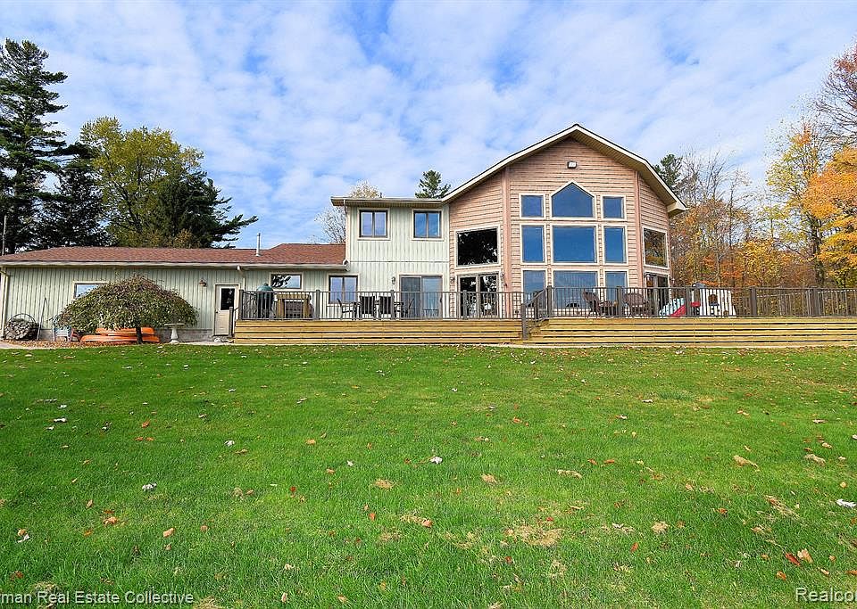 1083 Lakeshore Rd, Harbor Beach, MI 48441 | MLS #20230093469 | Zillow