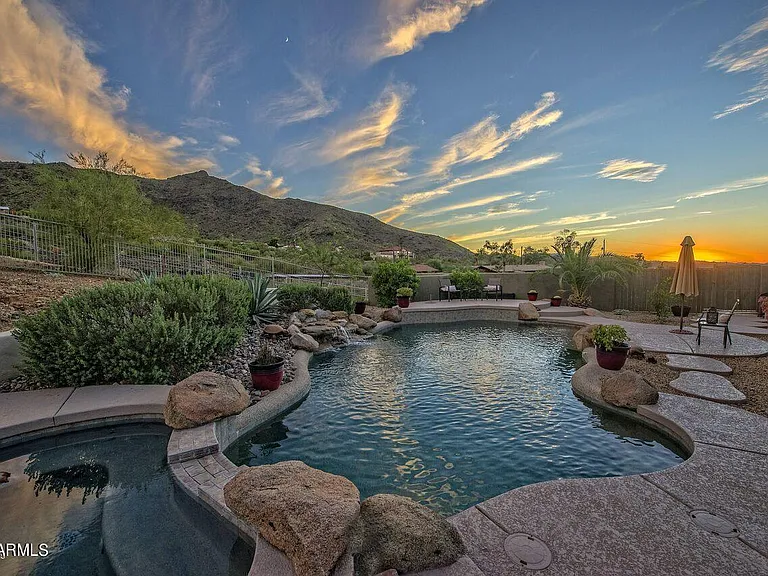 2715 W Cheyenne Dr — Photo 13