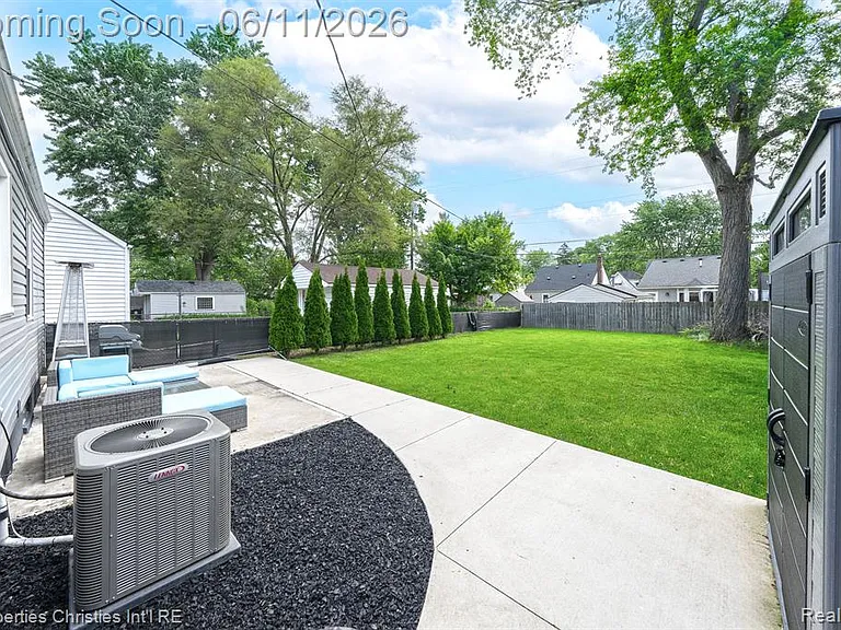 3318 Prairie Ave — Photo 22