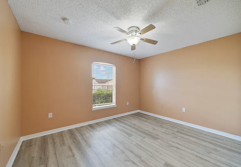 1907 Manatee Dr — Photo 8