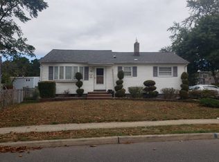 22 Nicholas Dr, Old Bridge, NJ 08857