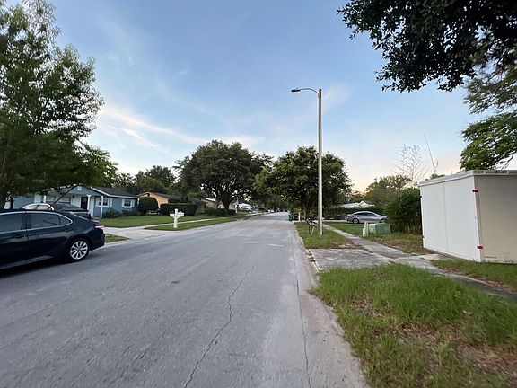 3rd image of 112 Lake Gem Dr