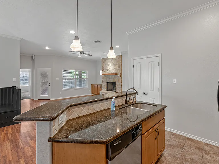 4203 Cedar Creek Ct — Photo 6